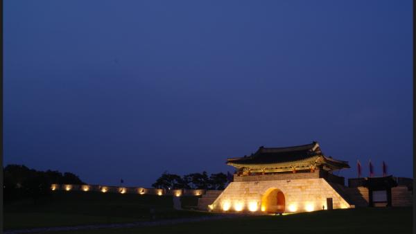 창룡문 야경